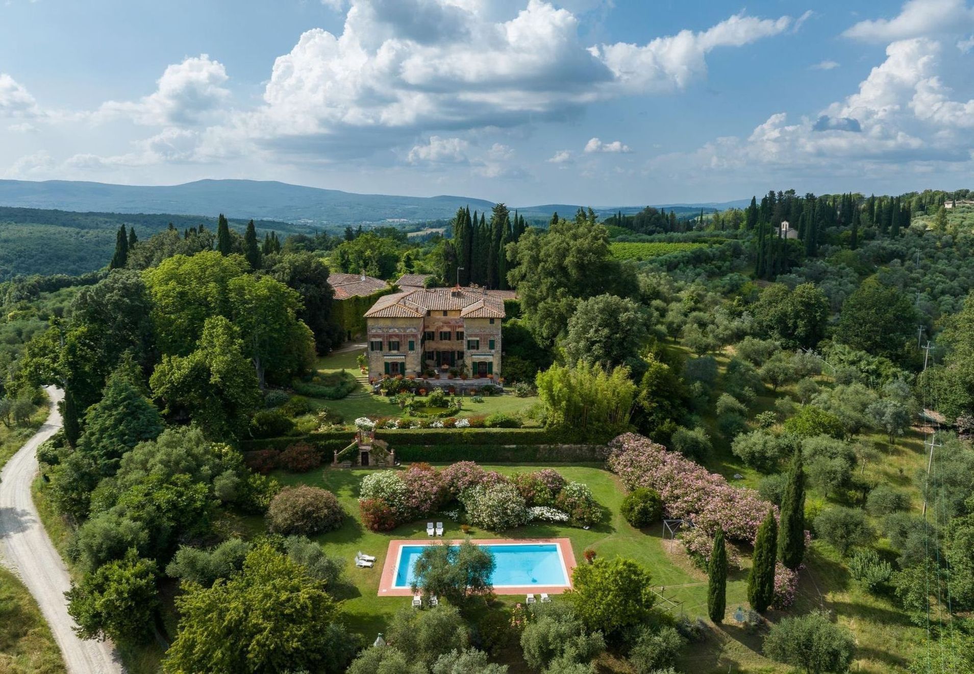 villa for sale siena suburbs